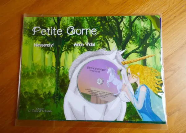Avec Petite Corne, offrez une lecture animée aux enfants. Une histoire de licorne et de magie où deux mondes se rencontrent.