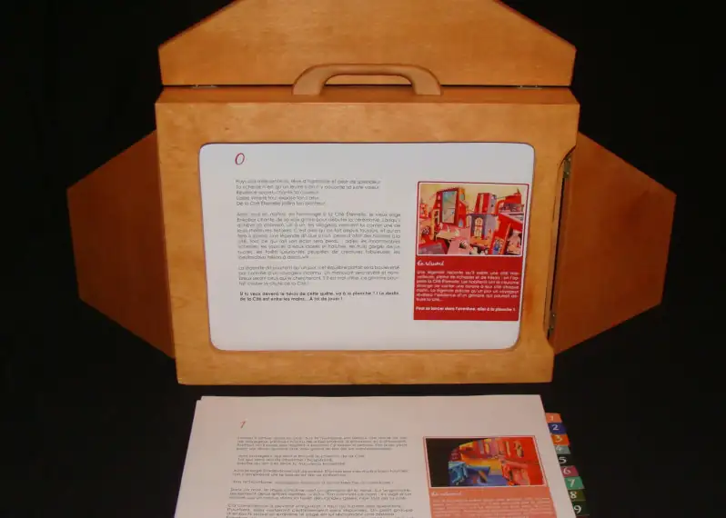 a Cité Éternelle : un kamishibaï-jeu original de Callicéphale. Devenez le héros de l'aventure grâce aux choix du public.